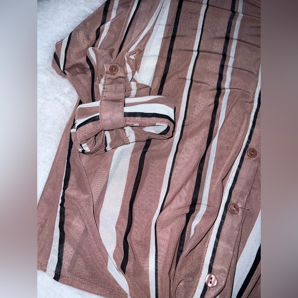 4/$10 Bundle Sale: EUC Sheer Striped Button Down Tie Waist Top - Picture 7 of 7